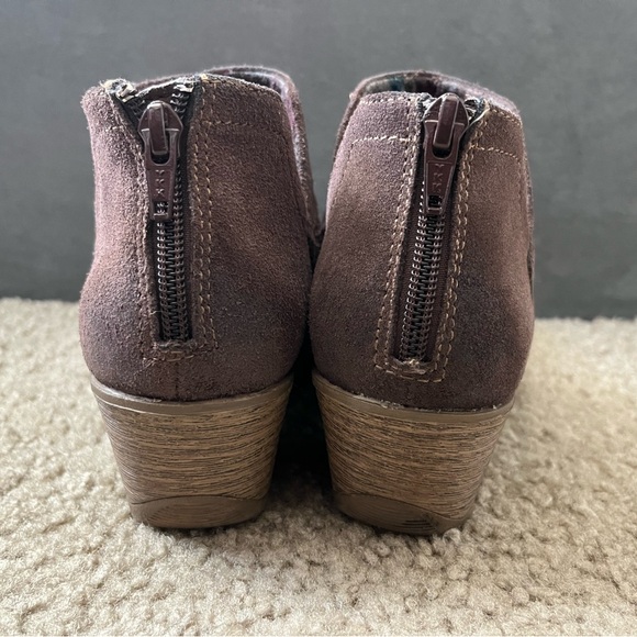 Earth Origins Amanda Brown Suede Bootie Size 7 - Picture 6 of 10